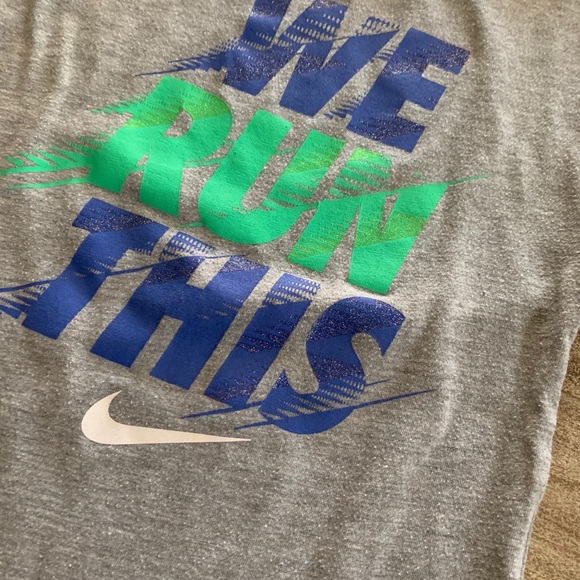 Girls Nike Tee - Picture 2 of 4